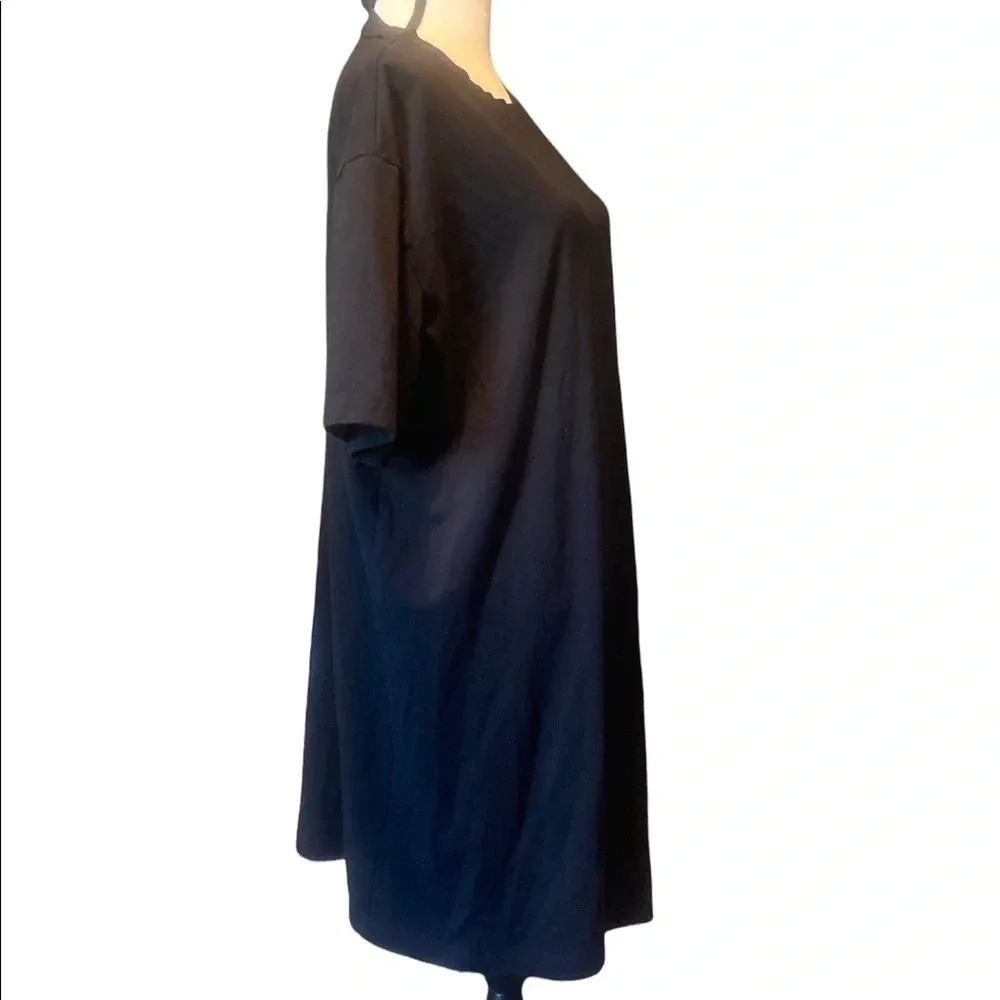 ◼️Black t-shirt dress 🔳
BIN #9 - Picture 3 of 4